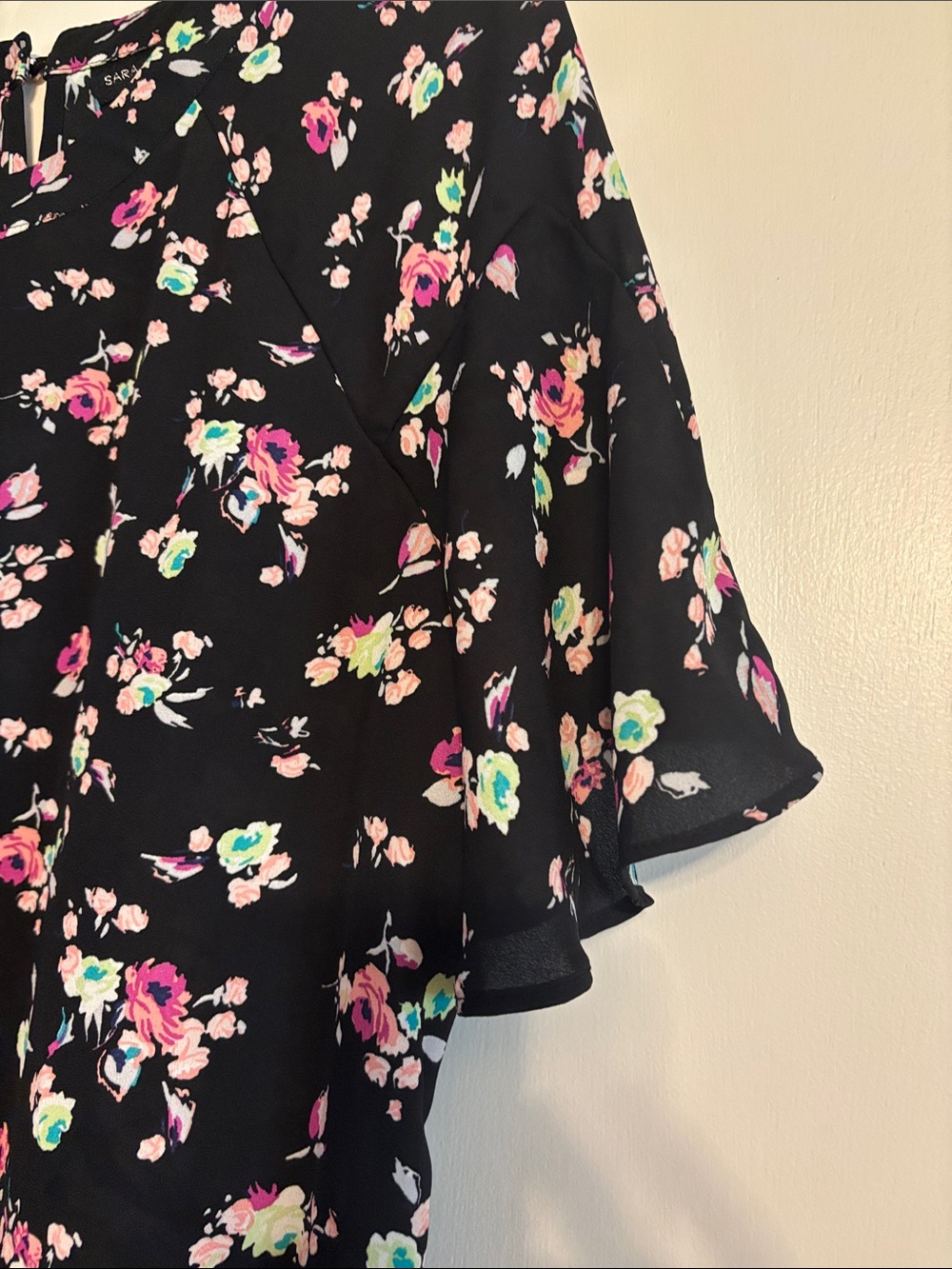 Sara Michelle Black Floral Flutter-Sleeve Tunic - Picture 3 of 4